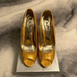 Wild Rose Open Toe Pumps